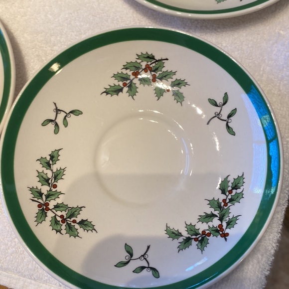 Spode Christmas cups/saucers. Set of 4 NWOT - Picture 2 of 5